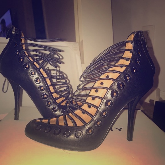 Givenchy - Picture 1 of 6